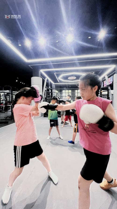 「开云体育倡导零基础体验拳击：短期入门课程搭配趣味训练，让更多人亲身体会格斗之魅」