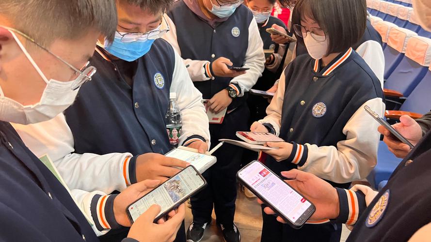 “从评论区走向解说台：开云体育app讲述普通玩家若具备天赋与勤奋如何实现身份逆袭”